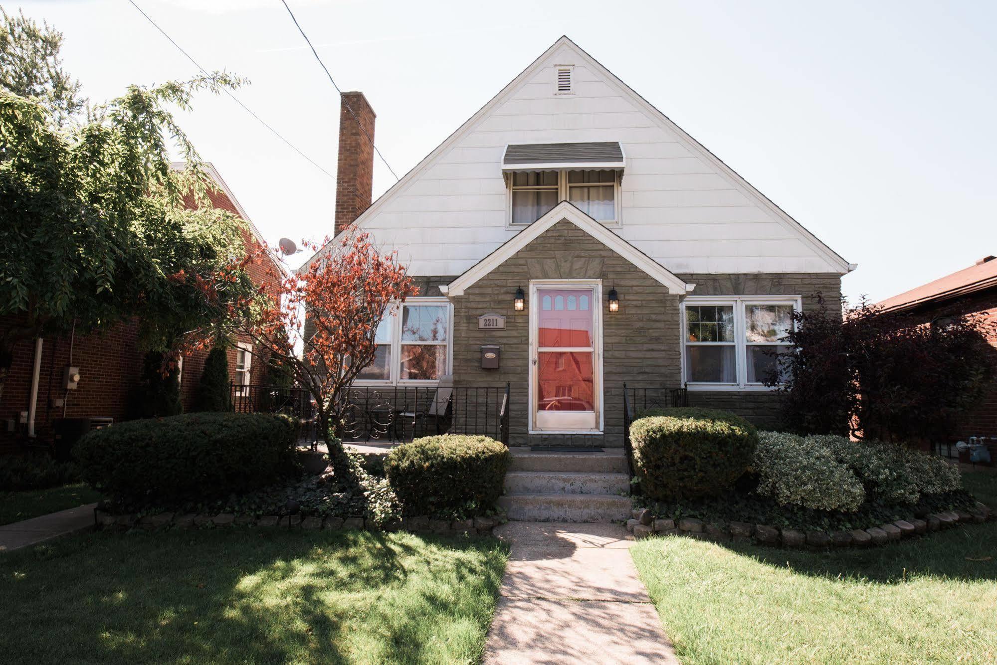 The Little Italy Of Niagara Falls Bed & Breakfast Exterior photo